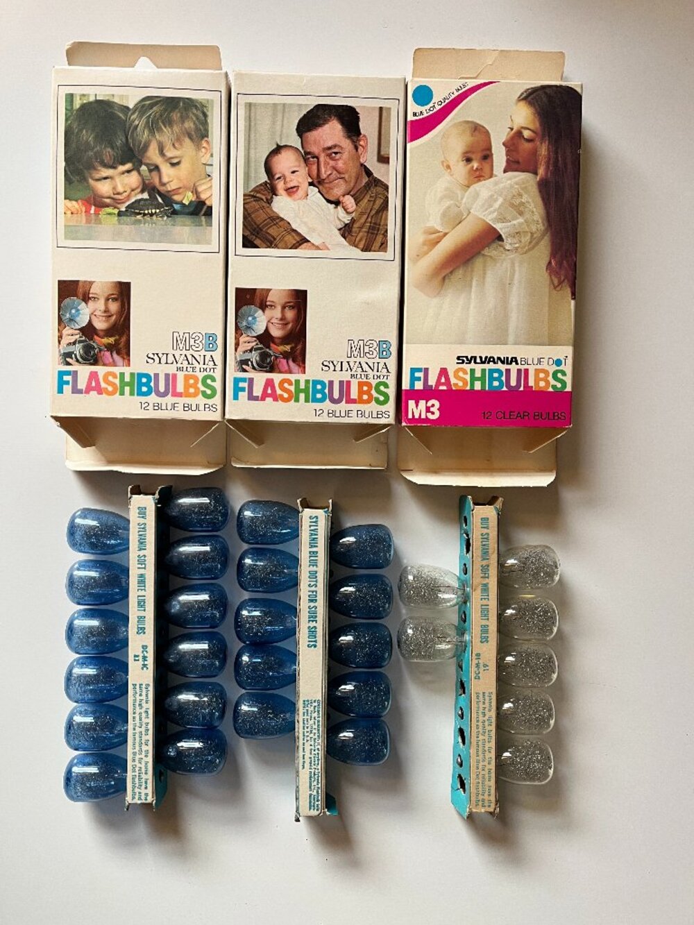 Vintage Sylvania Blue Dot flashbulbs M3B Lot of 7 clear bulbs + 22 blue bulbs